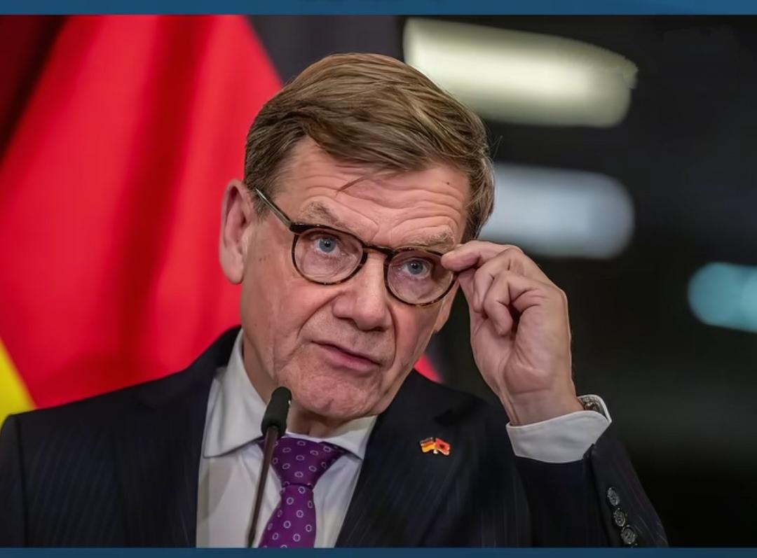 马克龙刚走，德国外长娓随而来，但与马克龙的高规格接待相比，德国外长瓦德富尔来华的