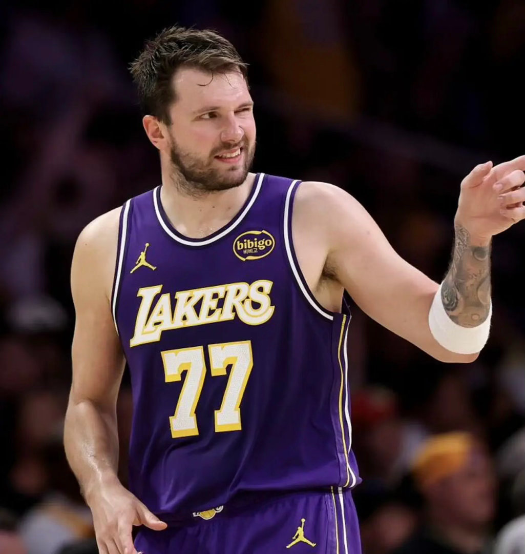 #东契奇本赛季造犯规王# 这是高手！东契奇截至目前一共造了464次犯规！#看NB