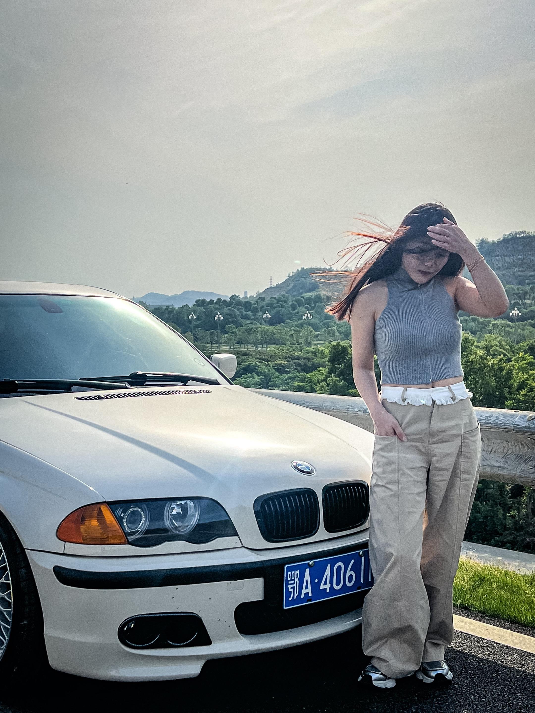 宝马e46。喜欢一台车真的很难，就像喜欢一个人一样，拥有了不一定能得到想要的