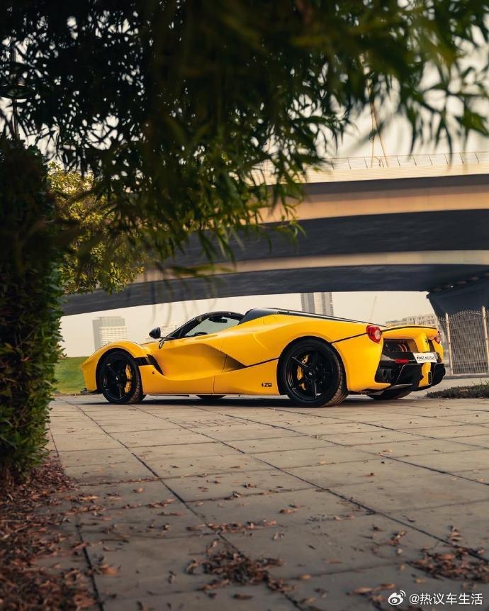 【法拉利 LaFerrari Aperta— 敞篷混动之王】LaFerrari 