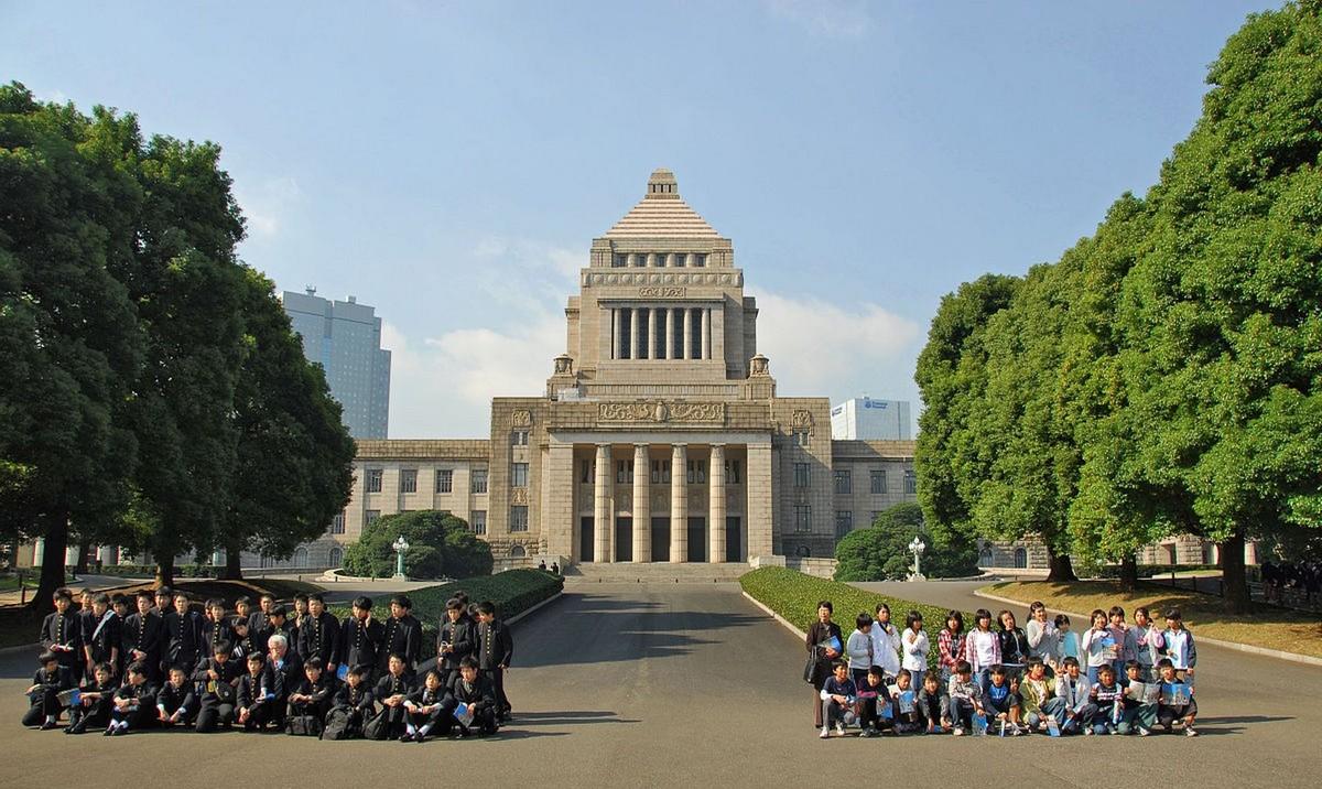 日本一边被美国逼着去中东“送死”，一边在家疯狂囤积能打到 2000 公里外的进攻