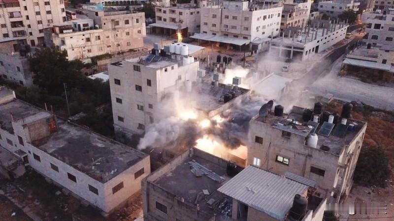 《停火刚破局就突袭？以军这波操作够迷！》
🚨央视新闻11月2日报道，以军1日晚