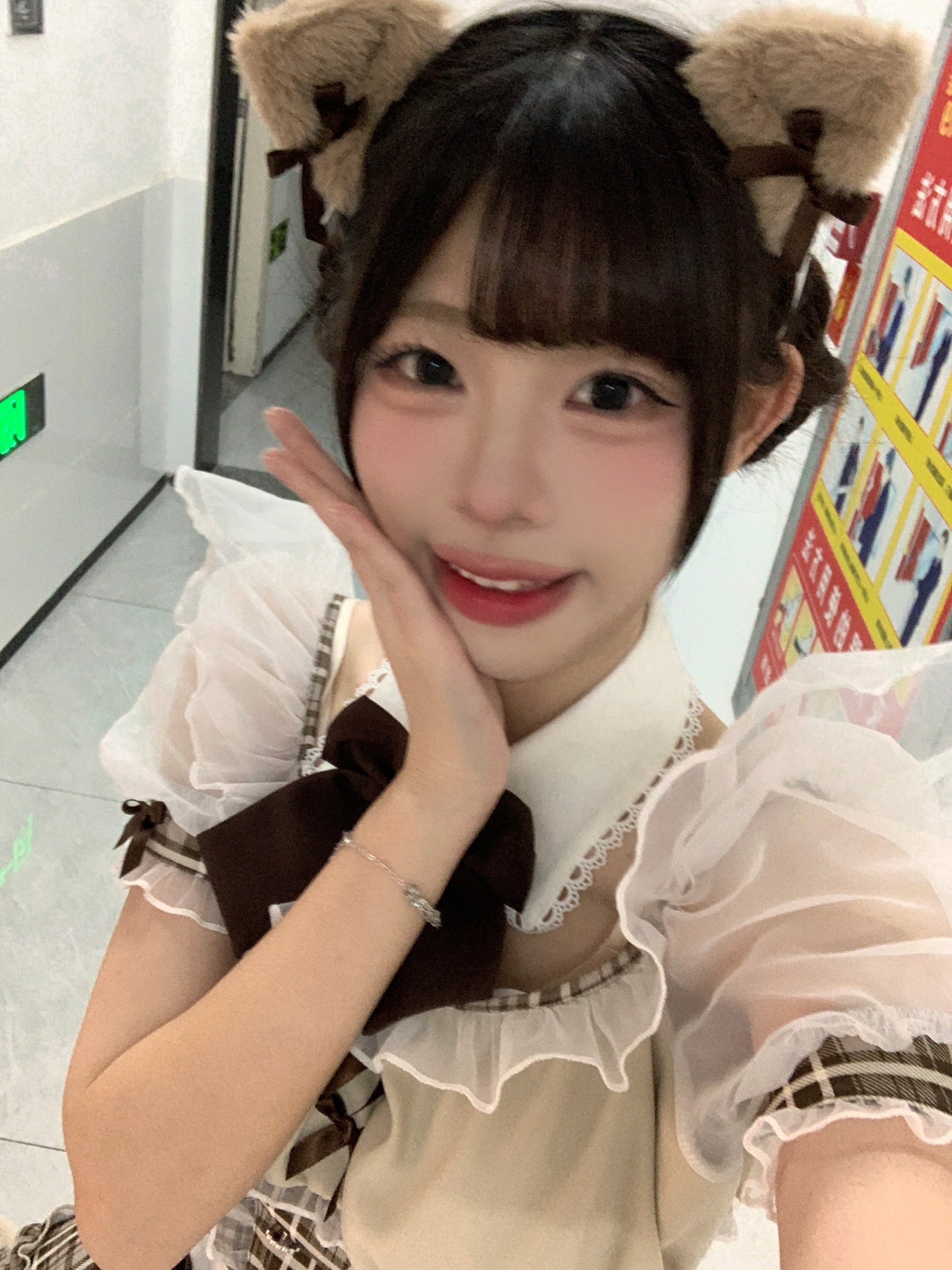 好想拿红线在我们俩之间系一个死结 你会挣扎吗 会惊讶吗 会气急败坏 还是笑眯眯地