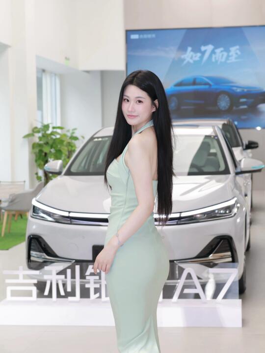 放弃“科技感”噱头后，我选了这辆懂生活的🚗