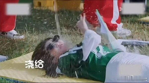 白鹿李晨跑男争议白鹿也被泼水了 白鹿李晨跑男争议，居然能被审判这么久 白鹿泼水李