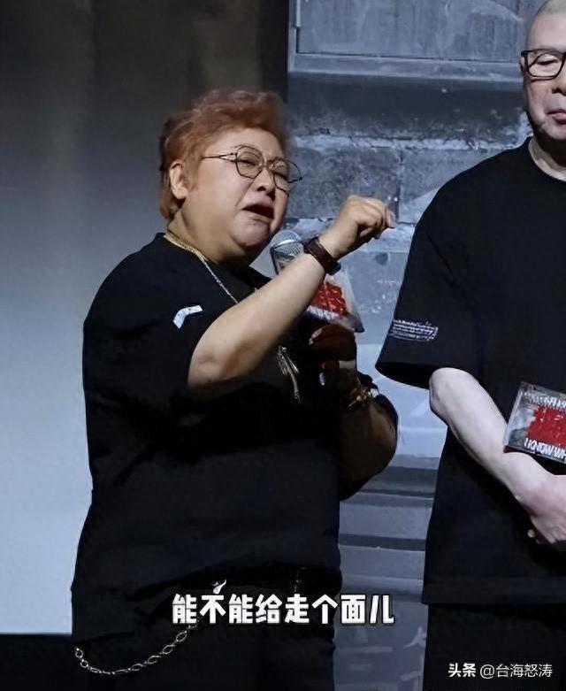 （完全虚构，千万别当真！！）
那天在首映礼上，我对着台下的父老乡亲喊了一句“走个