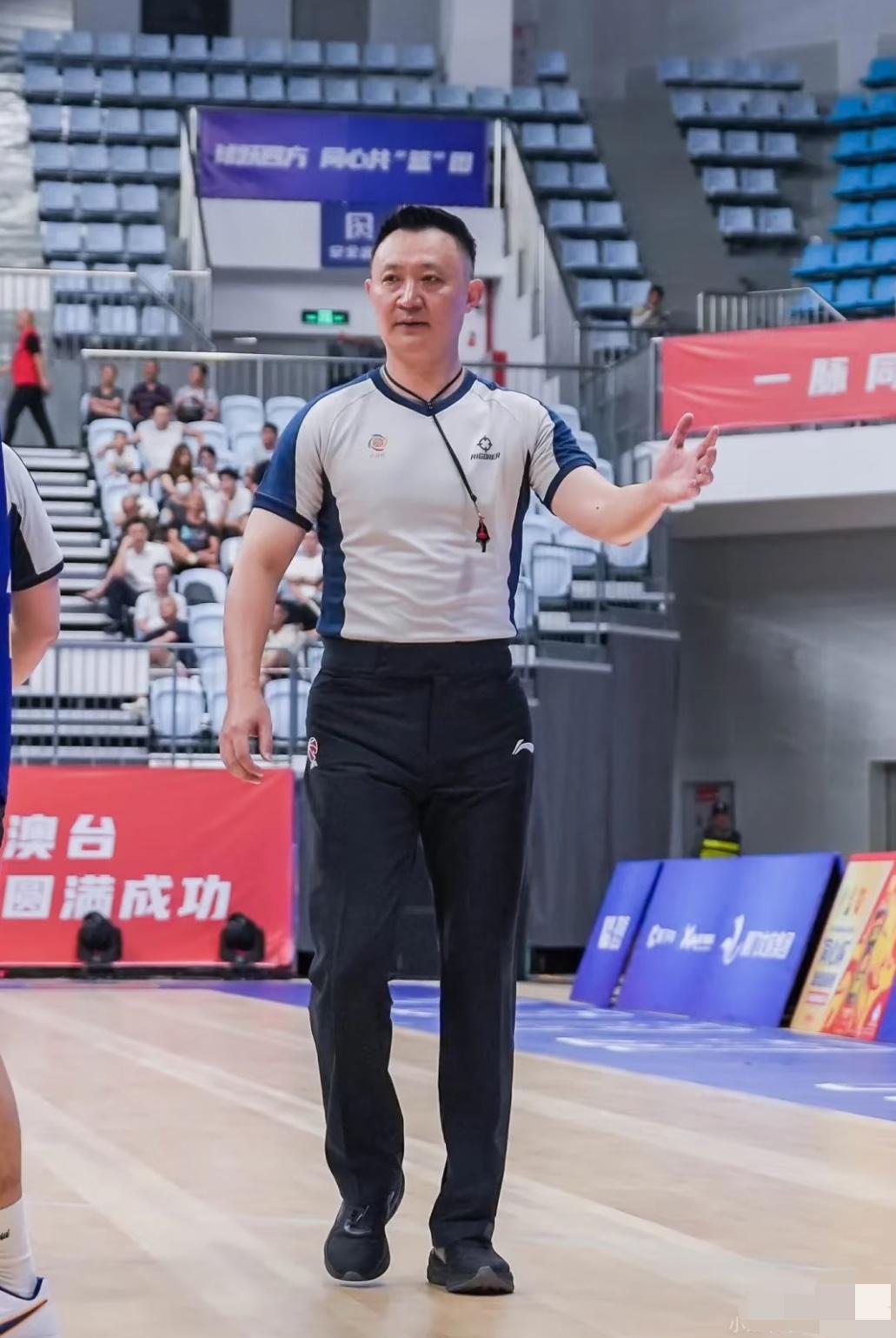 CBA接轨FIBA只是第一步，真正难题在于执裁尺度

    新赛季CBA竞赛规