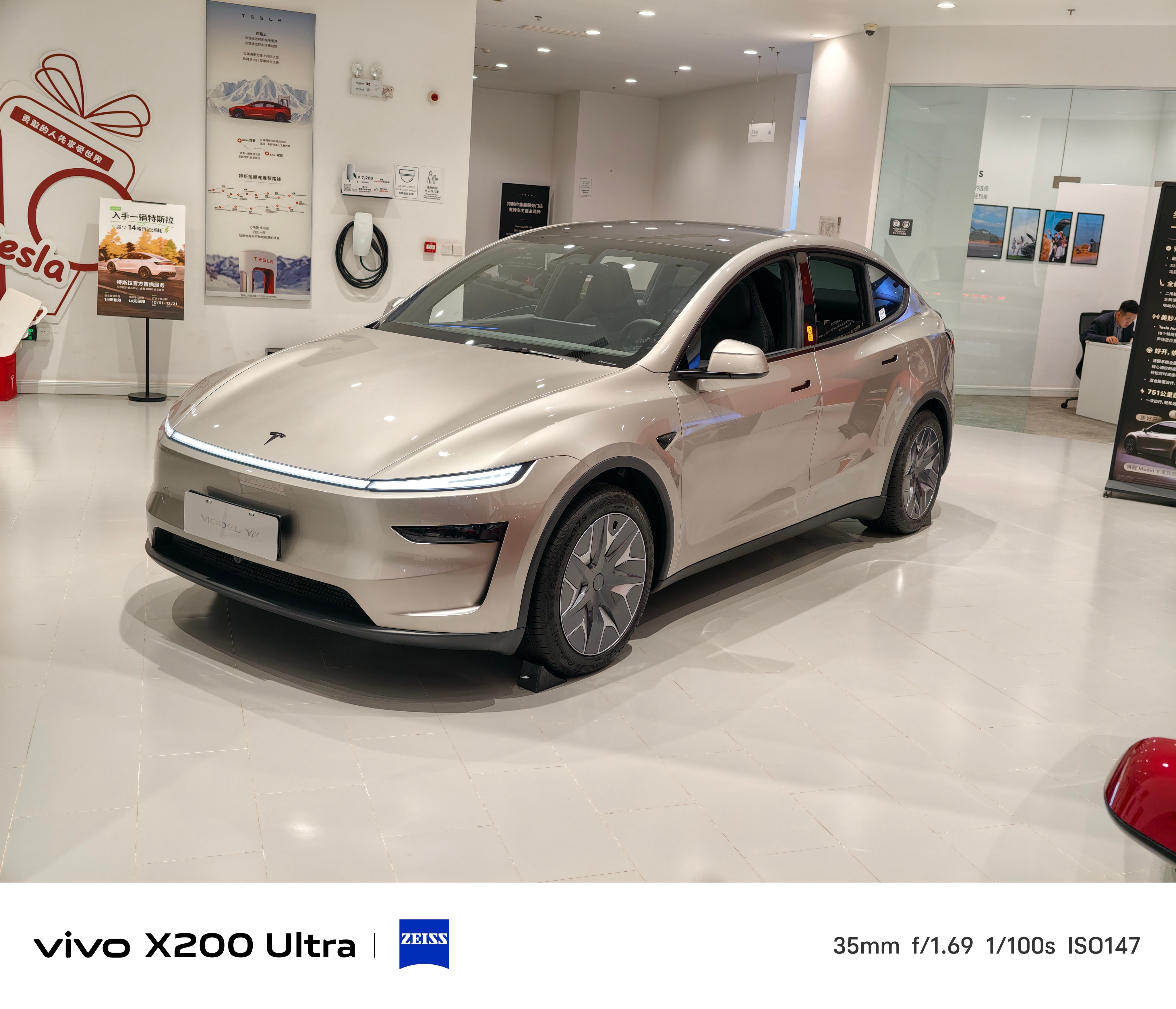 今天开特斯拉Model YL一款注重司机感受的车去特斯拉超级充电站充了一下电32