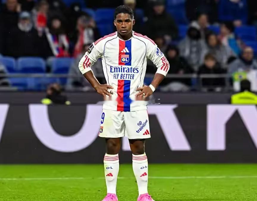 据《马卡报》报道，凭借在里昂参与14球的出色表现，恩德里克为自己赢得了一张重返皇