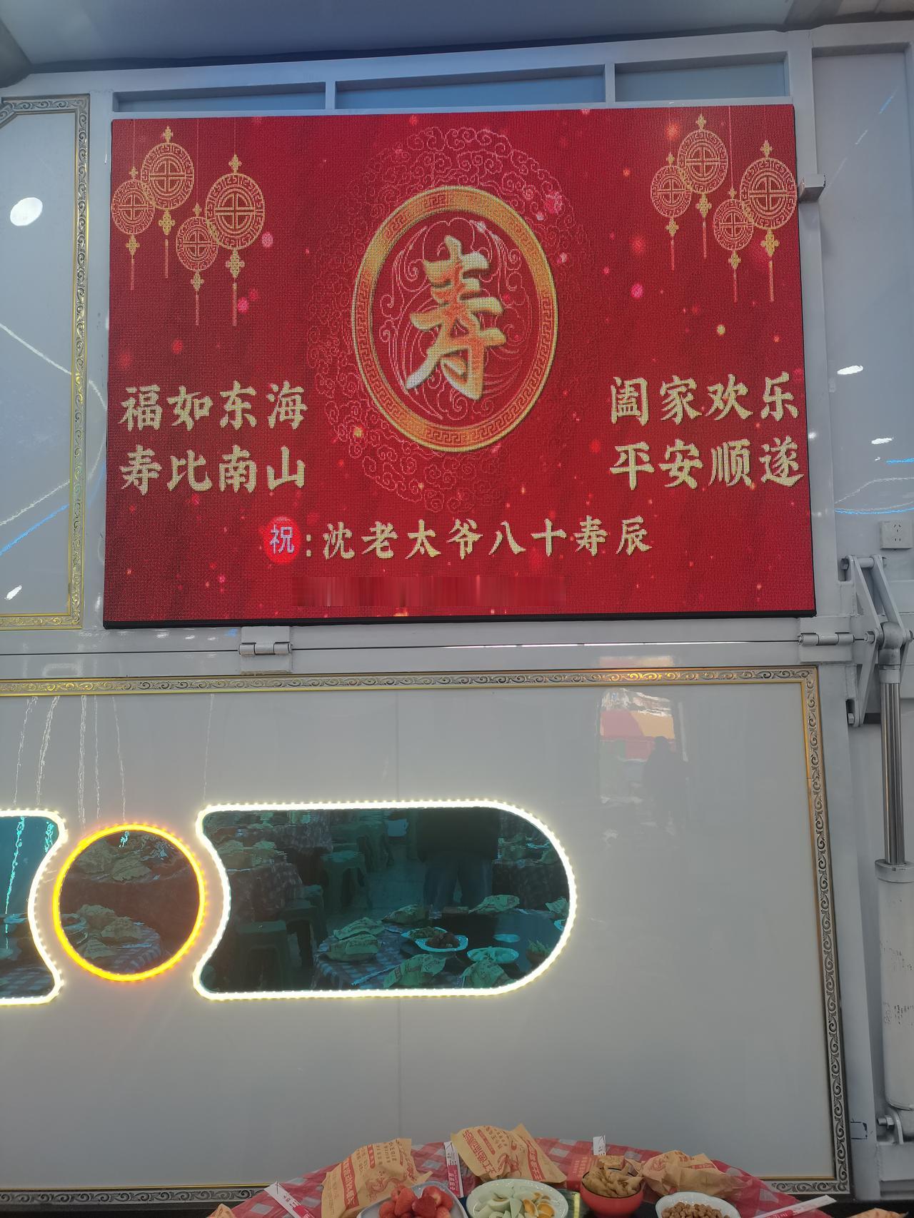 一台车到底有多大的用处！
外表看起来就是一台普通的9.6米货柜车，你会相信一台车