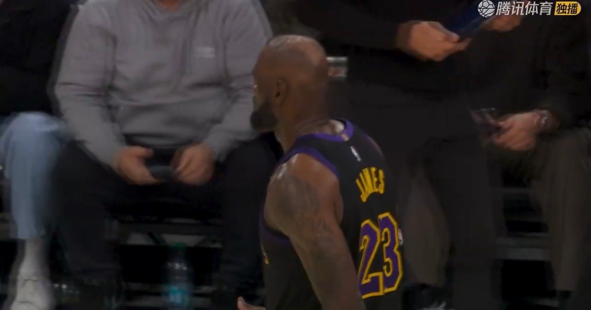 28分6板12助，詹姆斯又拿到一个标准的詹式数据。今天上半场简直超神，身体状态，