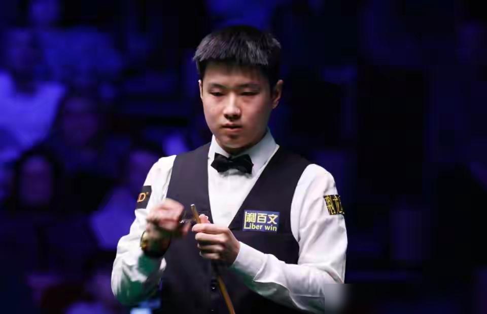 5比0剃光头，他却说自己压力巨大。
5-0，对手全程连一杆50+都打不出来。两