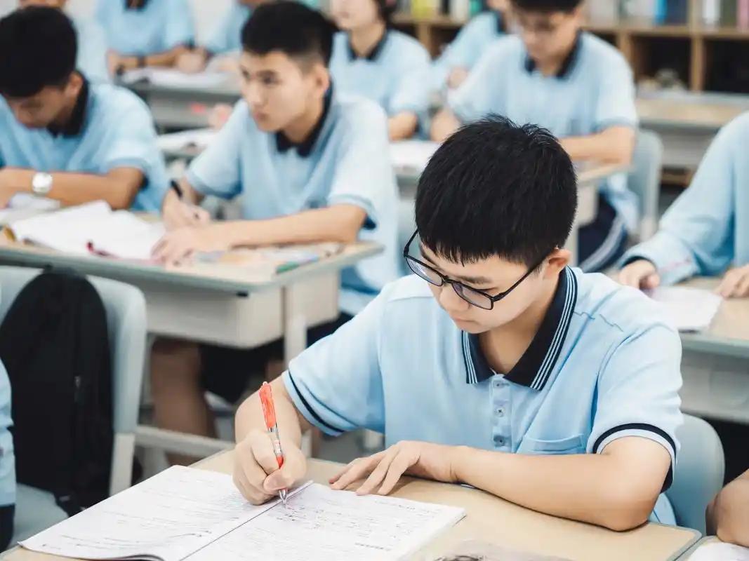 高二即将升高三，给你的几条建议：对于正处在高二、马上迈入高三的孩子来说，一轮复习