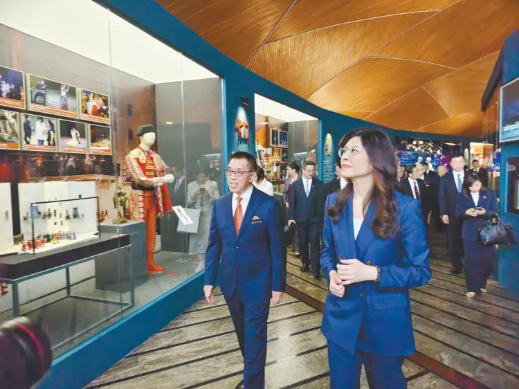 看到“十项对台让利”的新闻，心里有点不爽。

大陆给郑丽文做足面子，她前脚刚离开