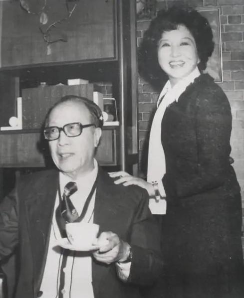 1940年，梁实秋想要去延安看一看。

结果很快，延安方面发出通告，我们这里不欢