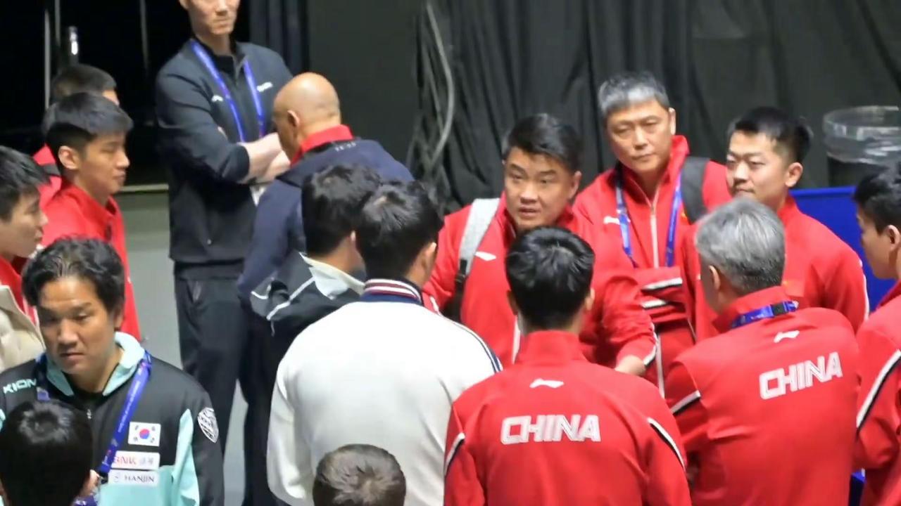 淘汰赛下来，国乒男团抓紧复盘，发挥出色的林诗栋被王主席和肖指导表扬 乒乓球 伦敦