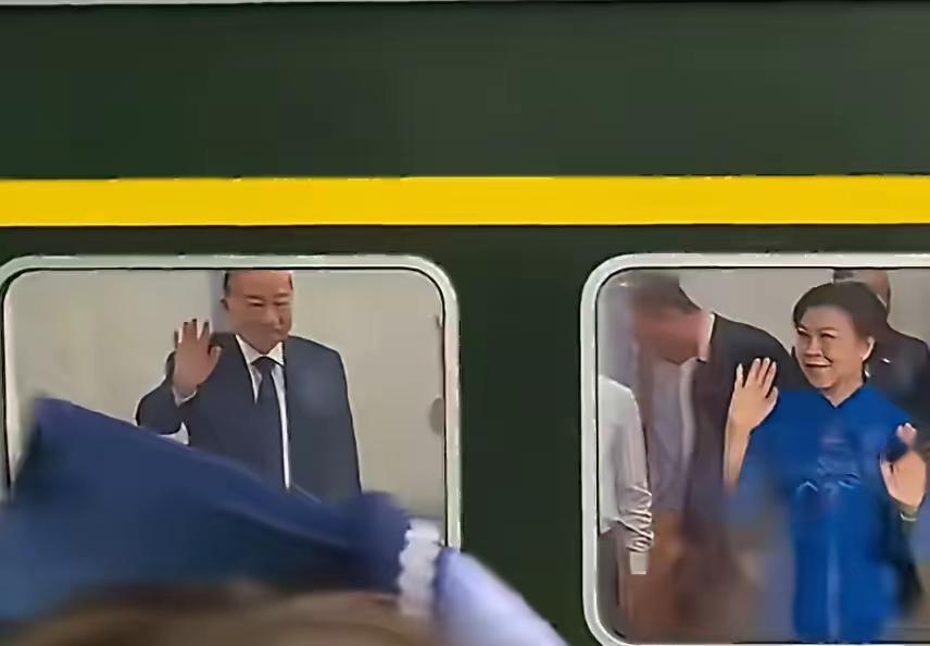 苏林搭乘绿皮火车从南宁抵达河内，400公里历时12小时！

与在中国10小时跑2