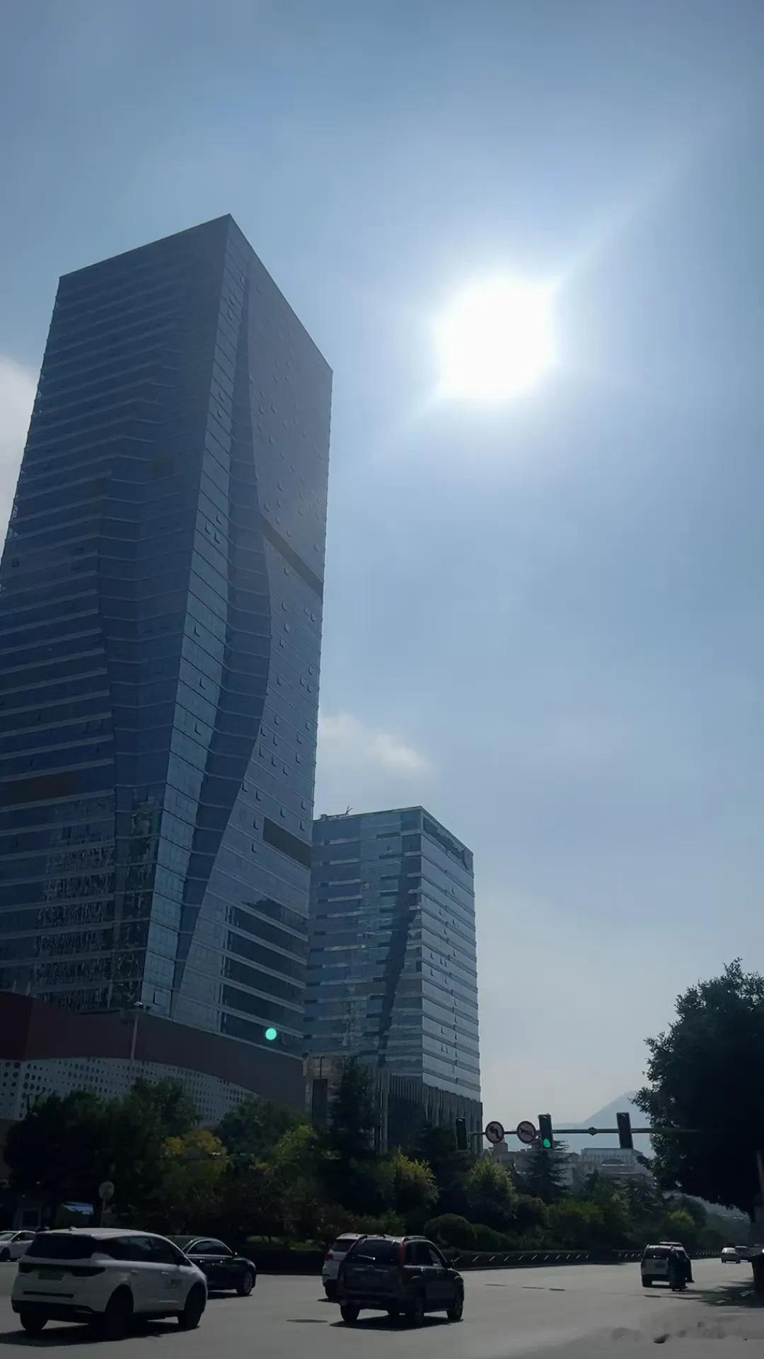 家里有个玩股票的男人，我从不过问他赚钱还是赔钱，十几年了从没问过，就是2015年