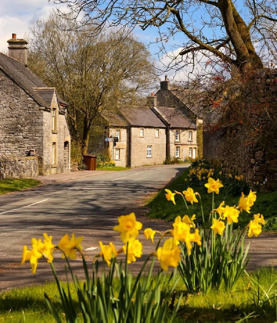 家人们！手里有10万闲钱的千万别再瞎存银行了！我爸上周差点又被劝着买理财，亏过一