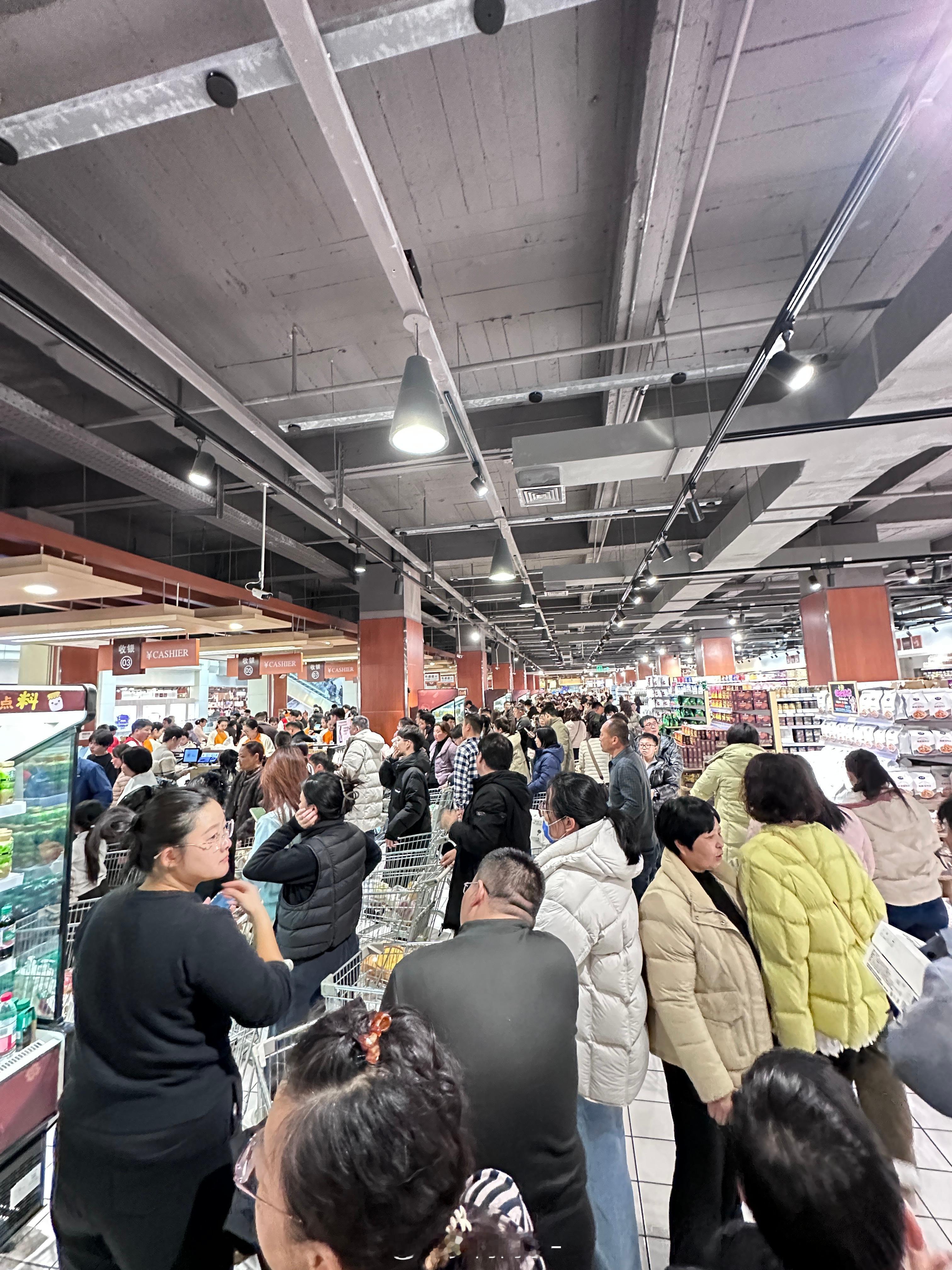 肉丸日记📔 周末的胖东来超市这个人流量有点恐怖