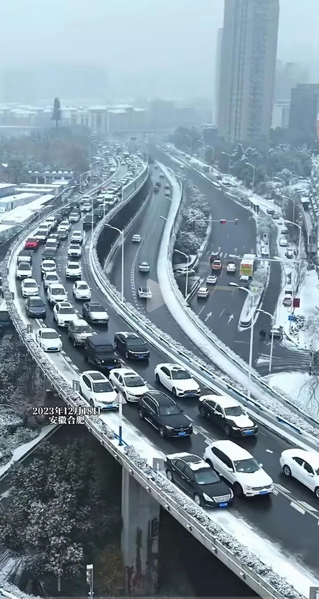 合肥大雪！今年还会堵吗？

最近几天，合肥降温厉害还有雨，说不定哪天就下雪了！
