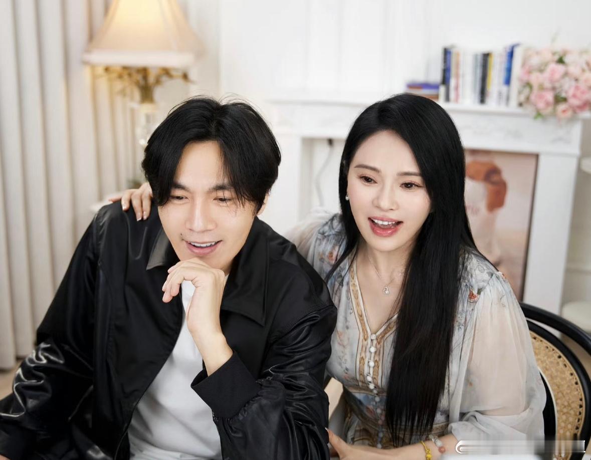 秦昊这下在伊能静这只能掐人中了快乐趣吹风《快乐趣吹风》里秦昊认不出伊能静的嘴，被