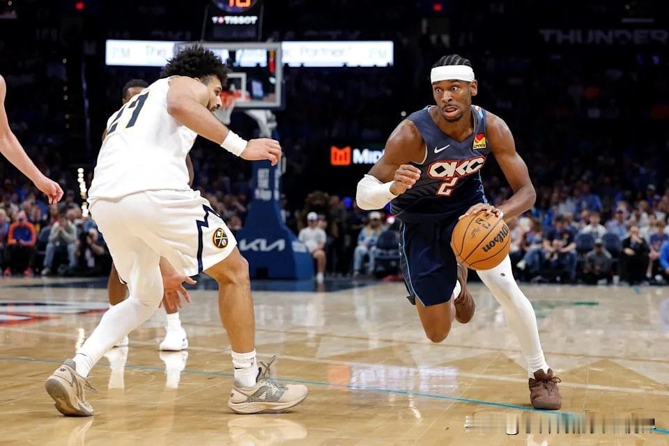 NBA出了个"反刷数据"的名场面。

雷霆96-84赢掘金，亚历山大只拿了17分