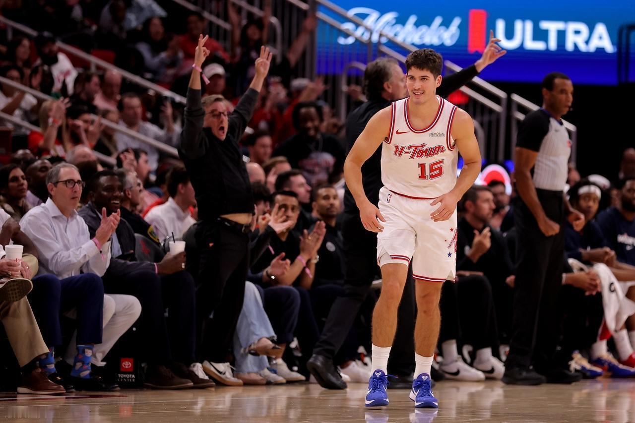 休斯顿火箭队的谢泼德近五场的技术统计，恐怖的投篮命中率和三分命中率。效率超级高！