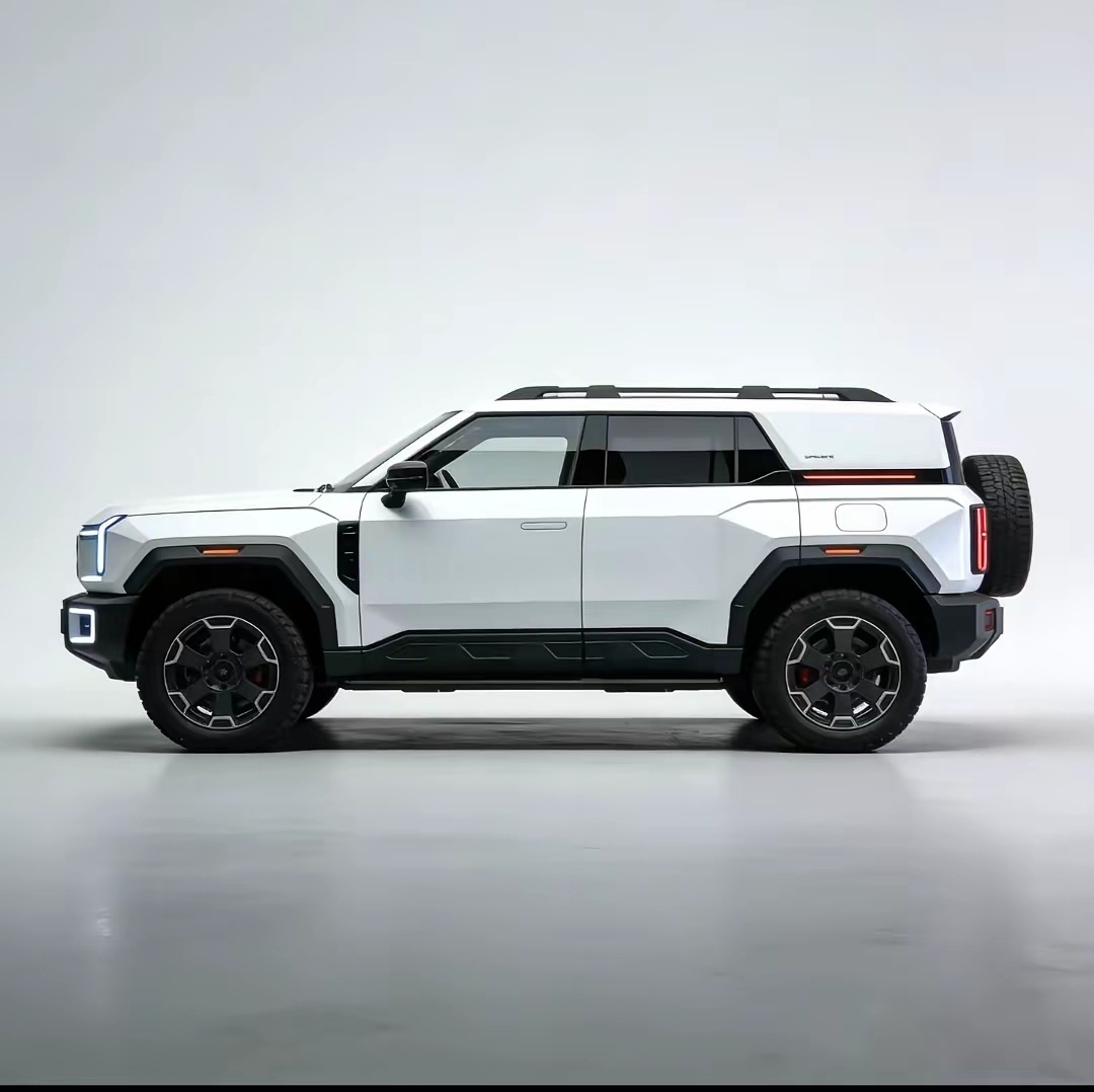 比亚迪的方程豹品牌，成了！这样的钛9，不太好形容，有一点大号钛3的意思！ 