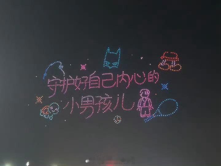 真服了张晚意和粉丝，太会表达爱了吧。看的心里暖暖的。 