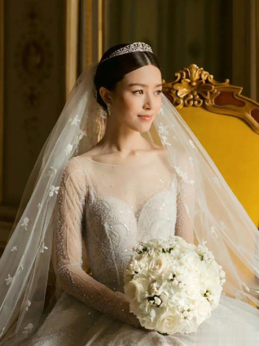 #才知道文咏珊已经结婚了#才知道文咏珊已经结婚了！！！ 姐姐的主纱可是种草过好多