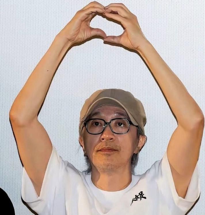 《功夫女足》内地票房破22亿了。
香港还没上。
我好奇查了下，不是不上，是故意晚