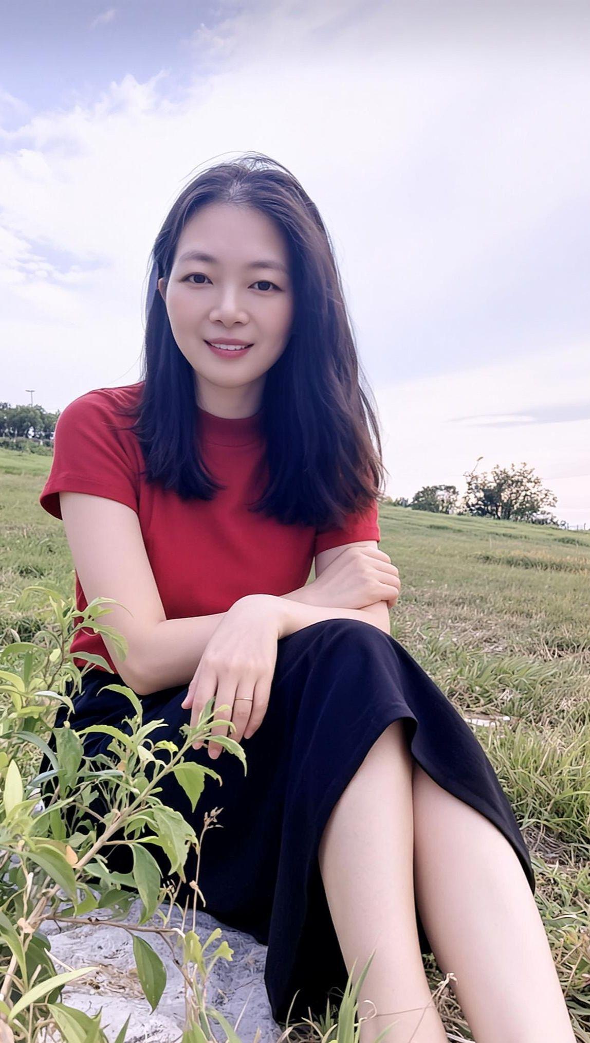 AI草地生活照 甜美女孩 时尚穿搭颜值日常分享