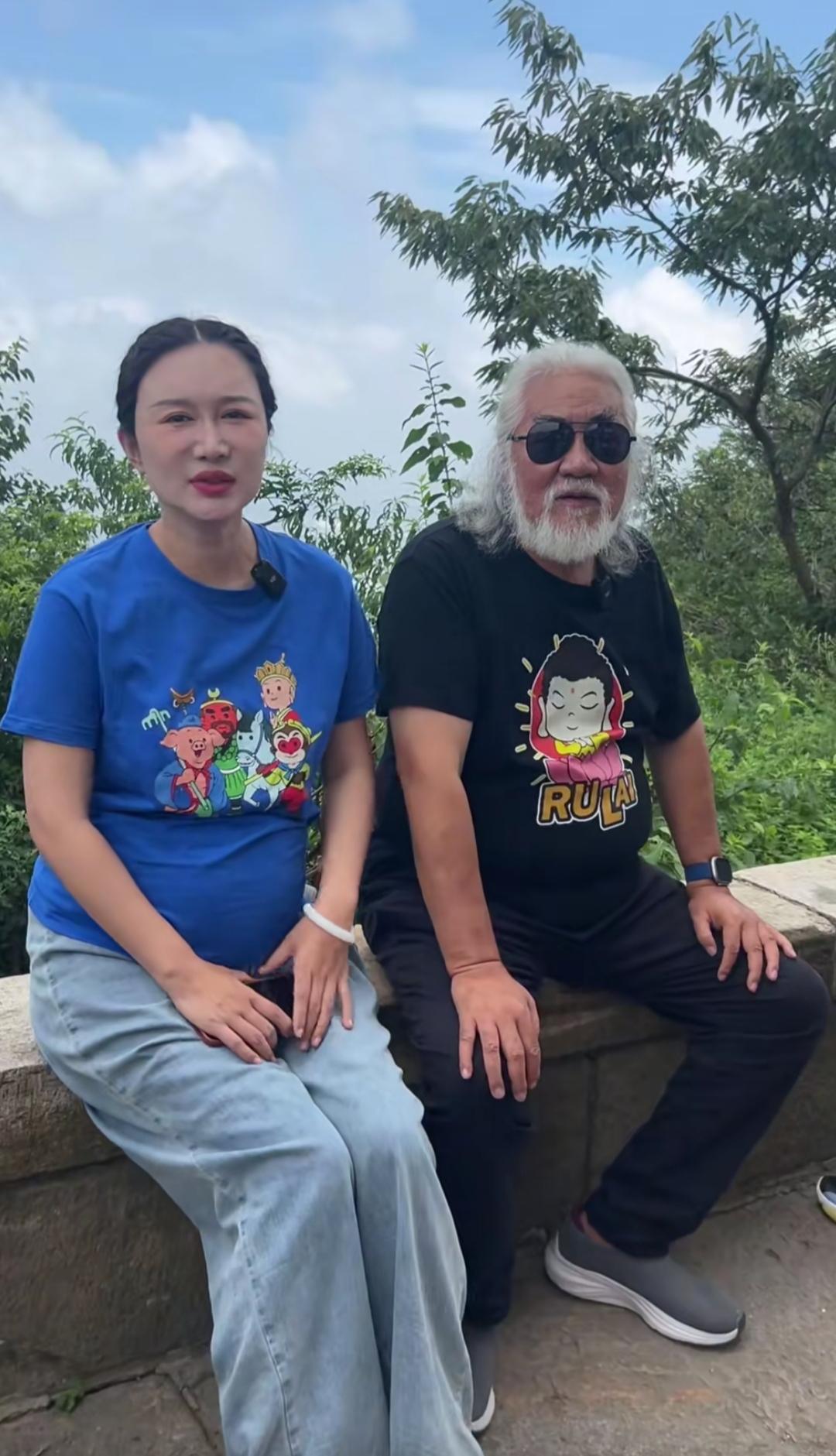 老公大她31岁，杜星霖在网上吐槽，说自己忍了9年，实在受不了了。

她抱怨老头子