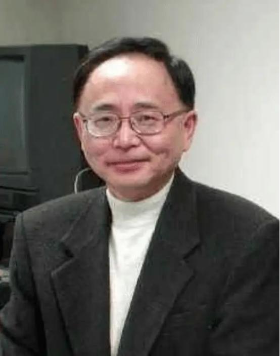 烈士江姐的儿子成了美国人，中国记者采访他不肯回国的原因，他的一番话十分的现实，听