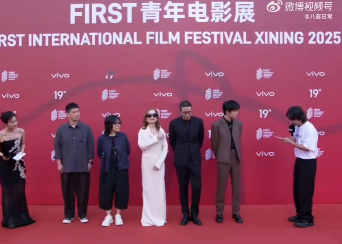 易烊千玺FIRST影展闭幕红毯易烊千玺FIRST影展闭幕红毯状态易烊千玺FIRS