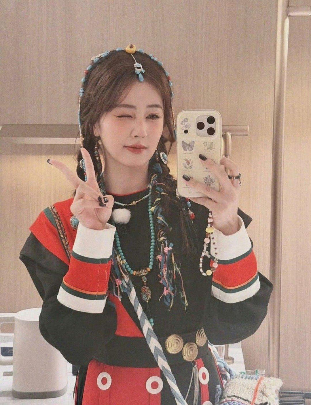 白鹿发誓明年四月前不进组奔跑吧  白鹿跑男现场说要休到明年四月！去年冬天就立誓今