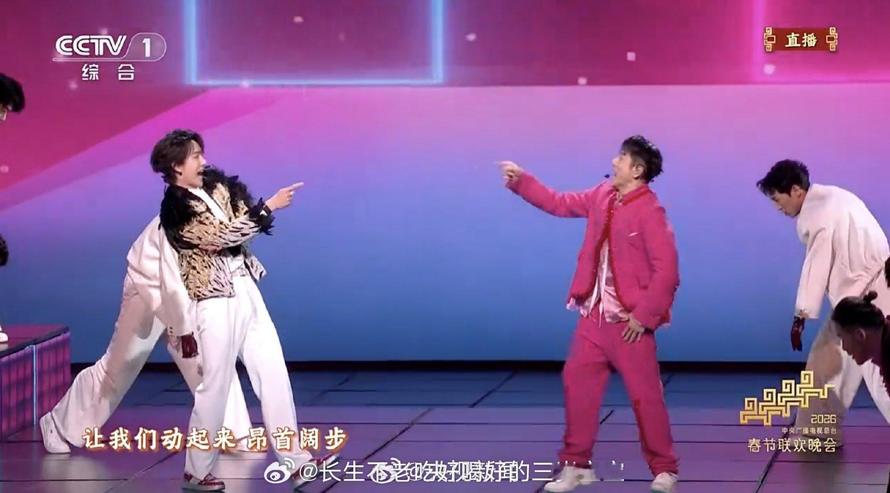 王一博郭富城炸场这个舞台真的把“燃”字演绎到极致了！没有花里胡哨的道具，全靠两个