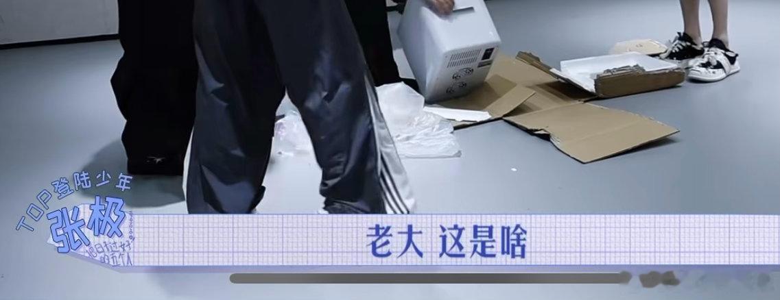 坤雨用同一套语言系统这是 我不敢想张泽禹每天在微信给别人发表情包有多萌 