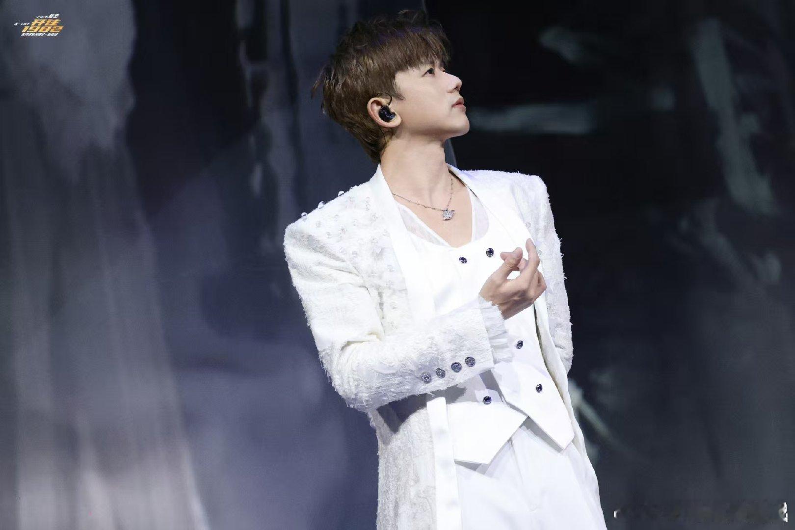 张杰20年的风 张杰未LIVE巡回演唱会 新春场名场面！龙门阵舞台唱《风》，这首