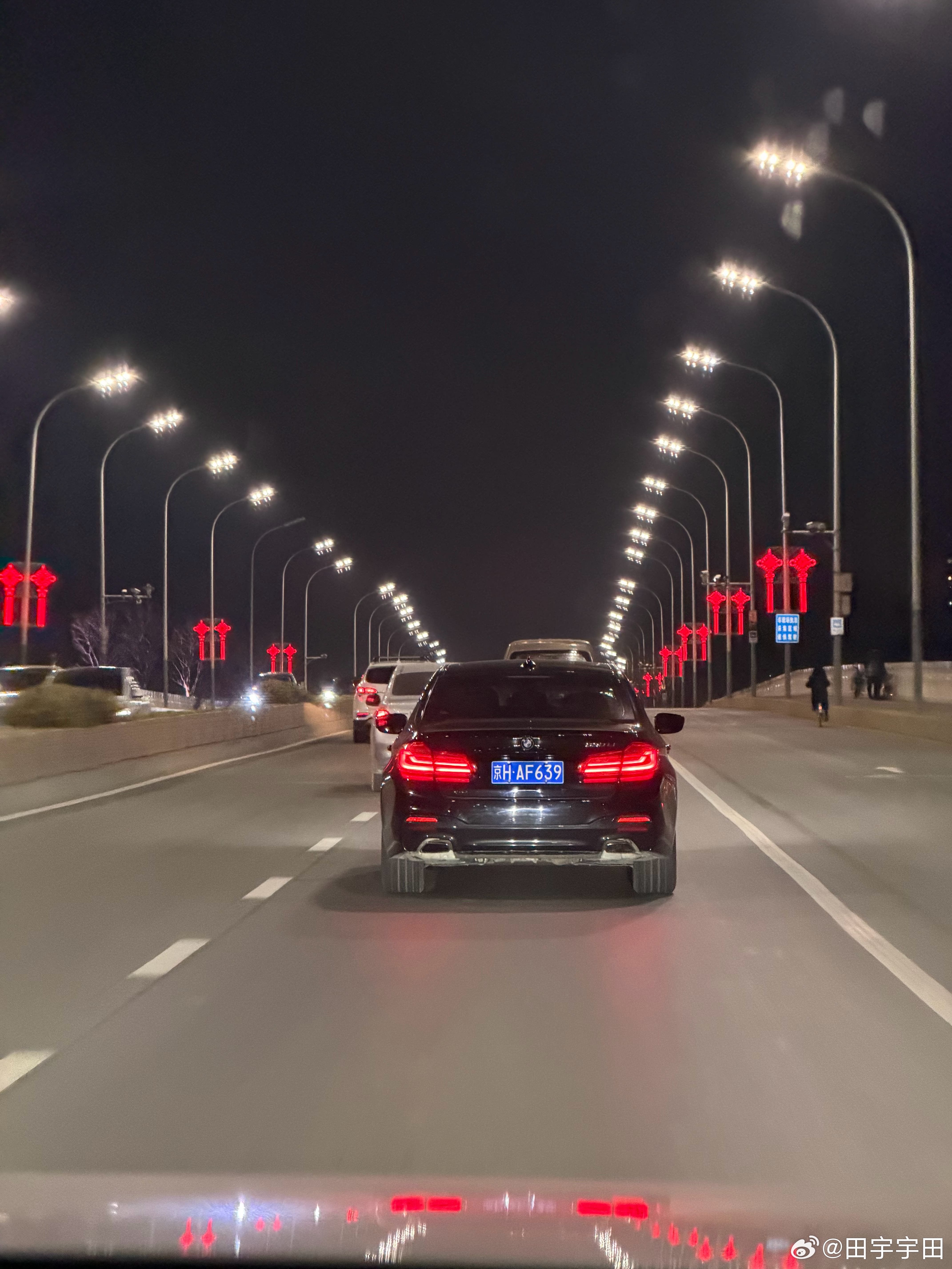 前面这车嗖一下就从旁边车道超上来了但是车主技术确实好，也没吓到我算上这台，这礼拜