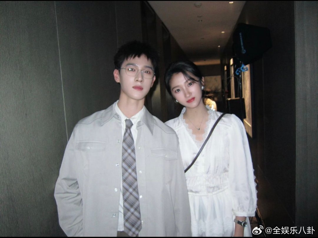 李昀锐把关晓彤举起来了 李昀锐男友力 hi6下期预告直接撒糖！游戏环节李昀锐轻轻