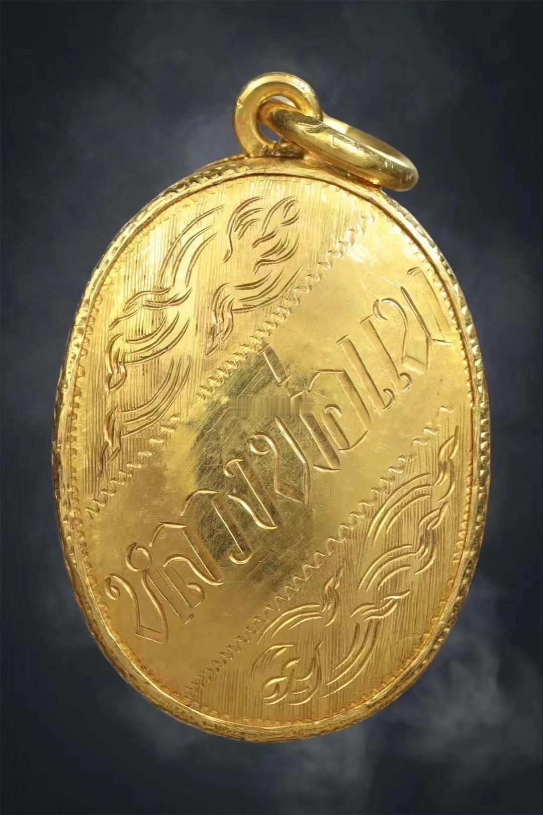 龙婆培一期瓷面自身，佛历2508年。重点来了，90金壳，60年前出庙时候已经包好