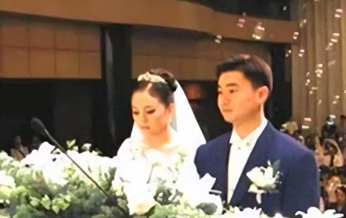 2002年5月，25岁的韩国"体操公主 "许昭英 ，顶着父母的反对，执意嫁给了中