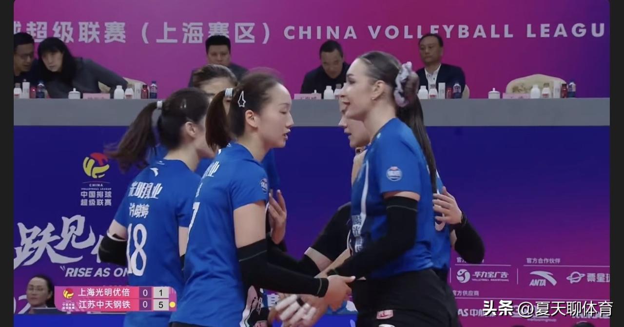 苏沪女排冠亚军决赛终极对决！势如破竹的上海女排继续主场作战，昨天赢下江苏女排后，
