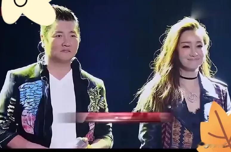 秦海璐和孙楠合唱的场面，那叫一个飒！秦海璐本就自带干练飒爽的气质，她一开口，声音