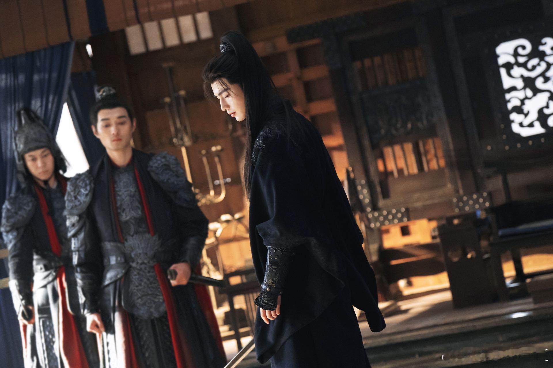 凌探未来 张凌赫真的好适合这种正能量题材，认真探索未来科技与环保的样子，又沉稳又