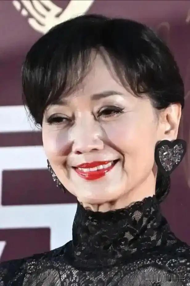 演员赵雅芝和朱琳同龄人的近照，你认为谁更美？