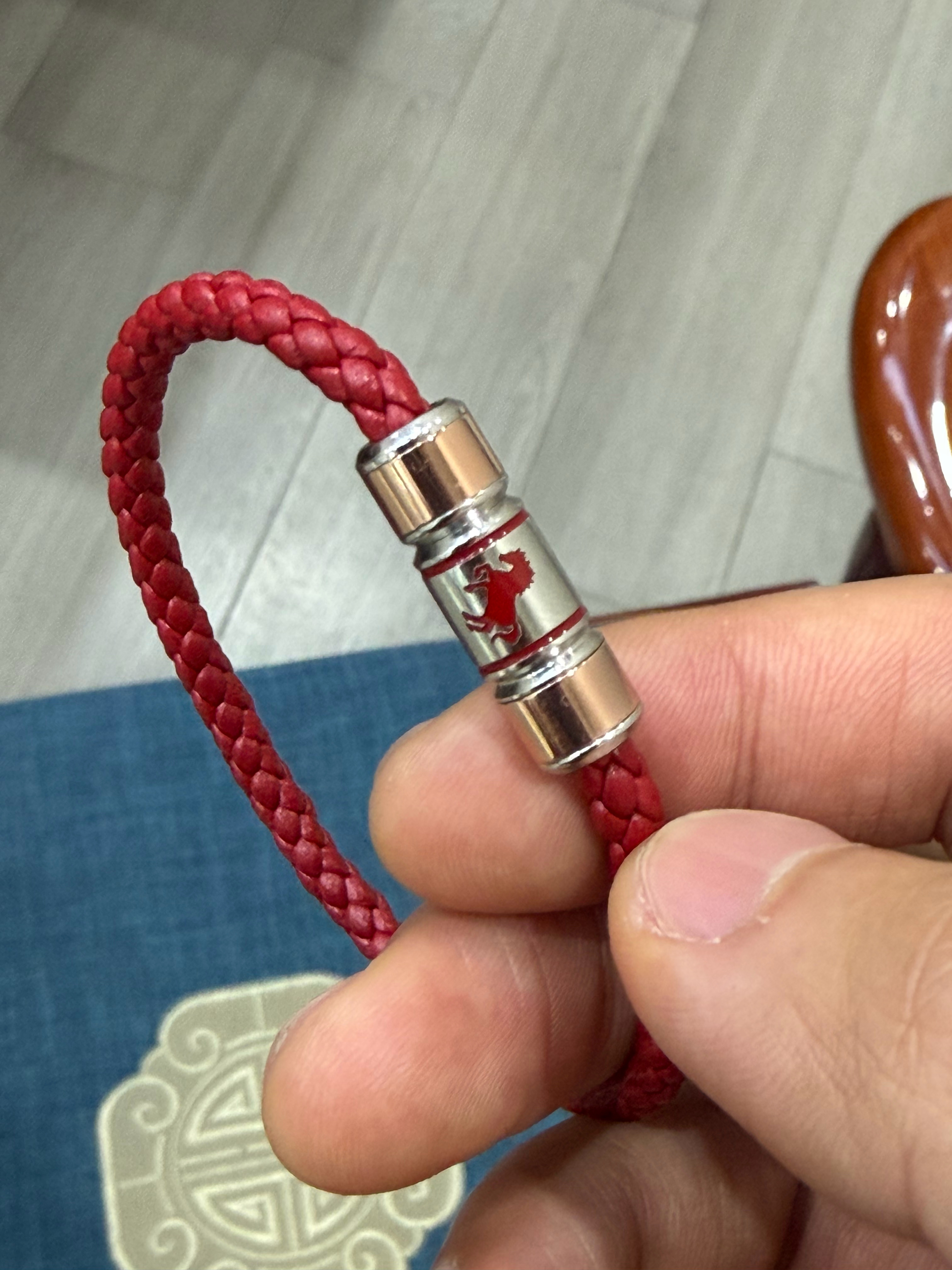 一个女性朋友送的，没想到这么贵。