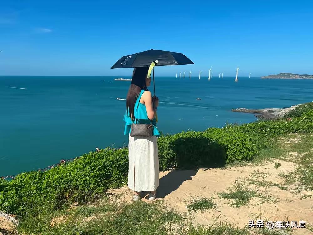 台湾作家杨渡今天在脸书的发文，字很短，但却有诗一般的意境，让人浮想联翩，充满期待